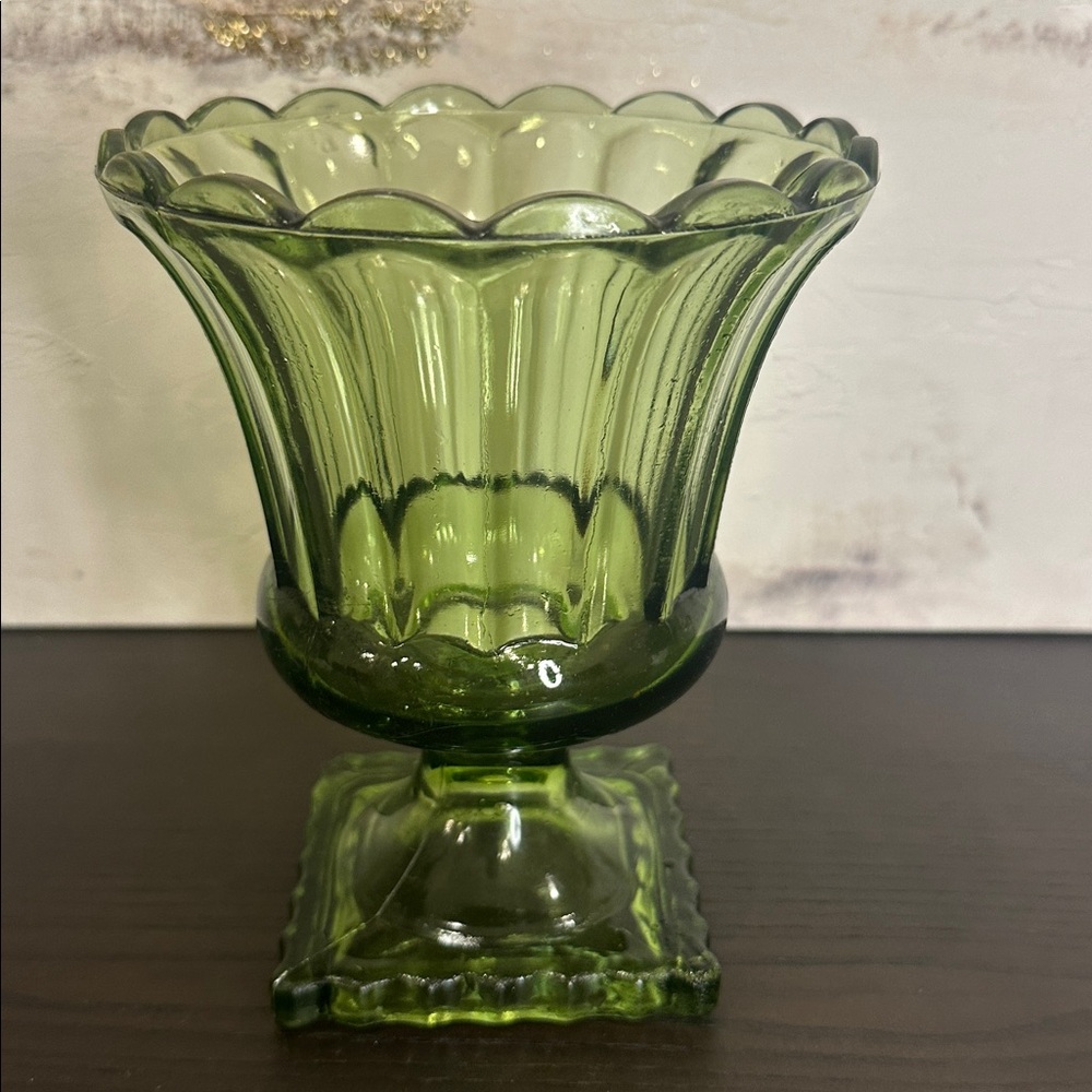 Vintage Green Glass Pedestal Vase w Scalloped Edges 7”